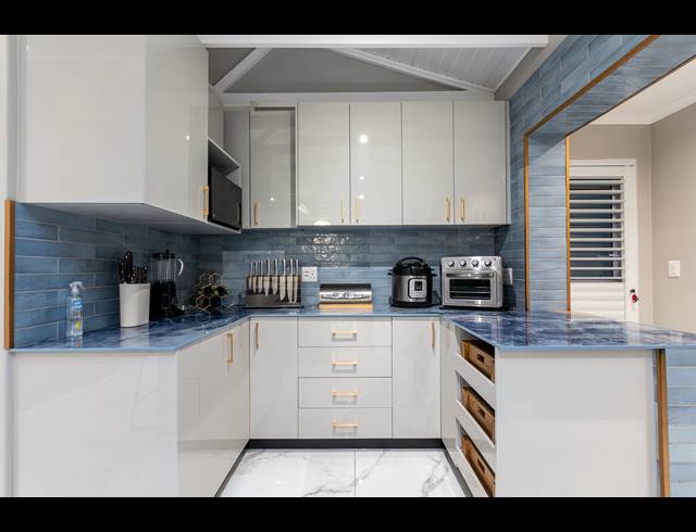 6 BEDROOM FREEHOLD FOR SALE IN TIJGERHOF